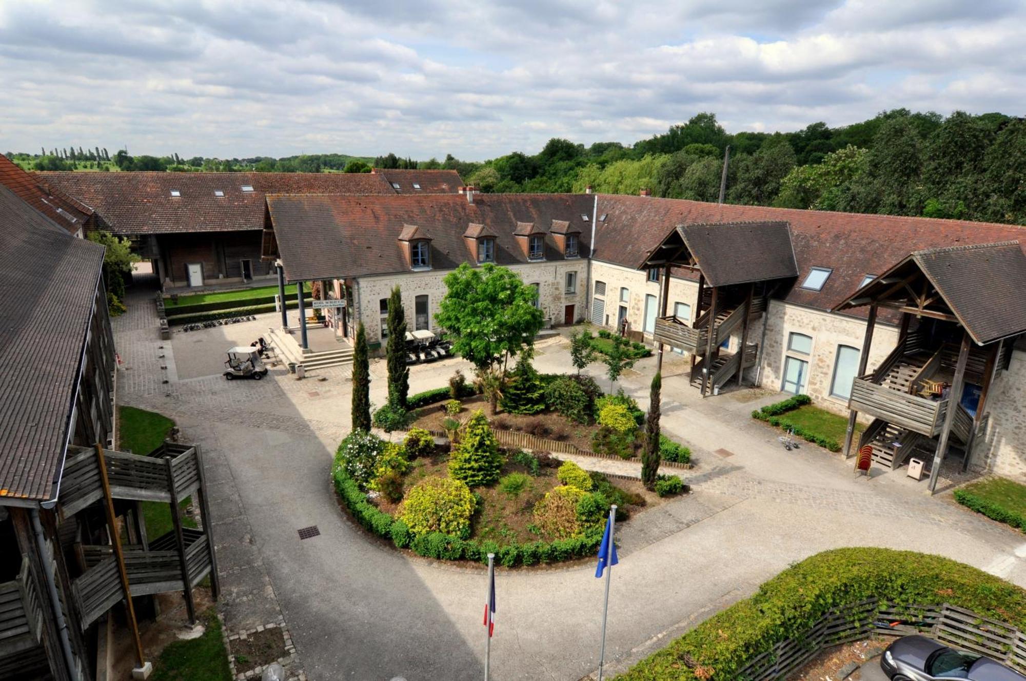 Hotel Abbaye Du Golf De Lesigny Dış mekan fotoğraf