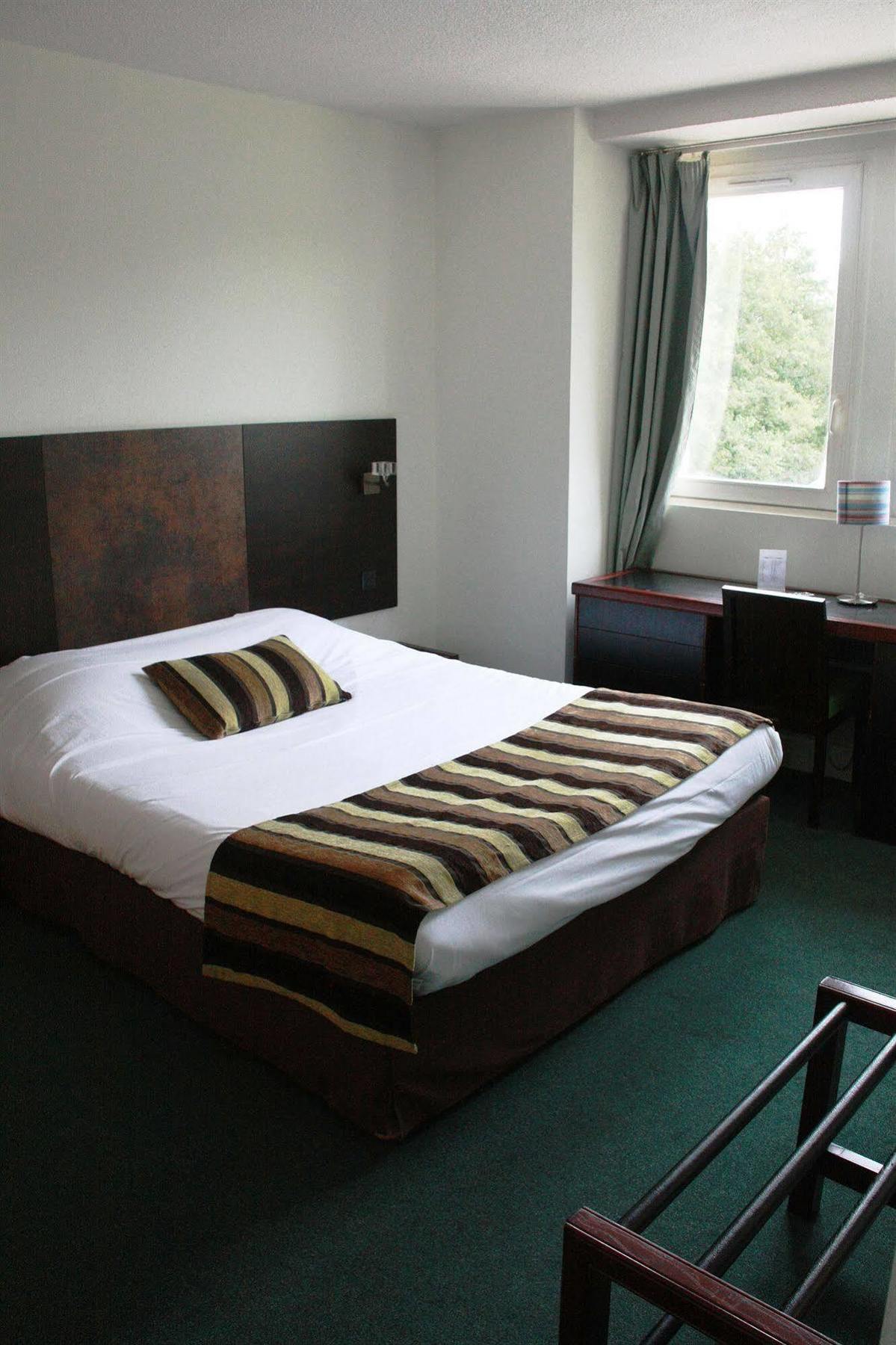 Hotel Abbaye Du Golf De Lesigny Dış mekan fotoğraf